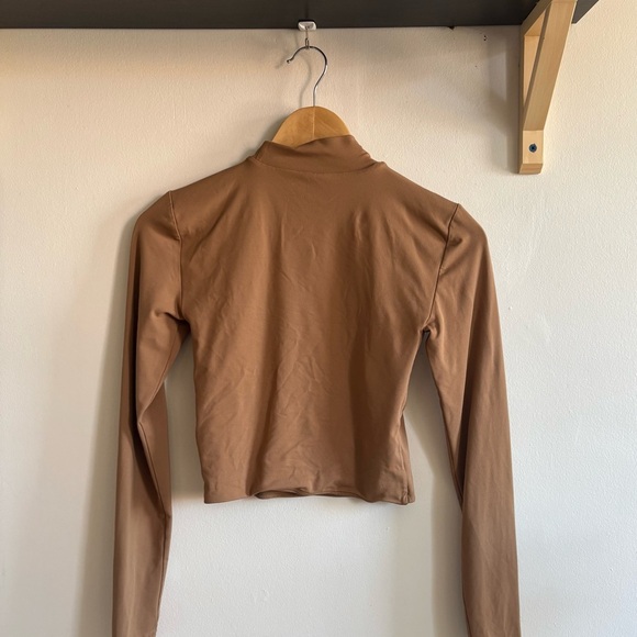 Babaton Contour Mock Neck Top – Size Small (Excellent Condition!) - Picture 2 of 3